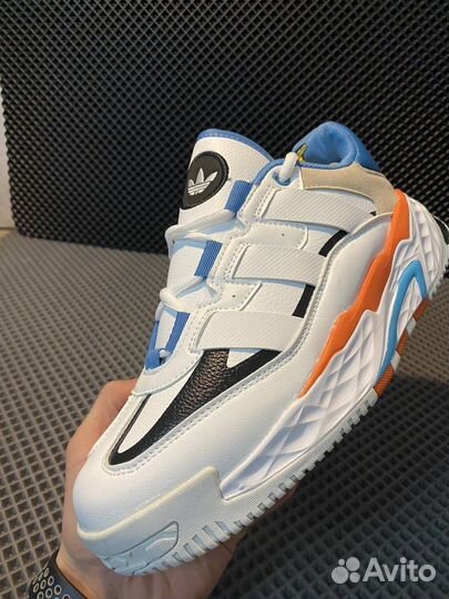 Кроссовки Adidas