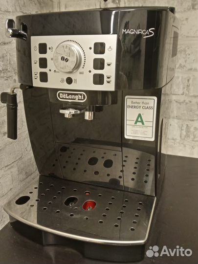 Кофемашина delonghi magnifica s
