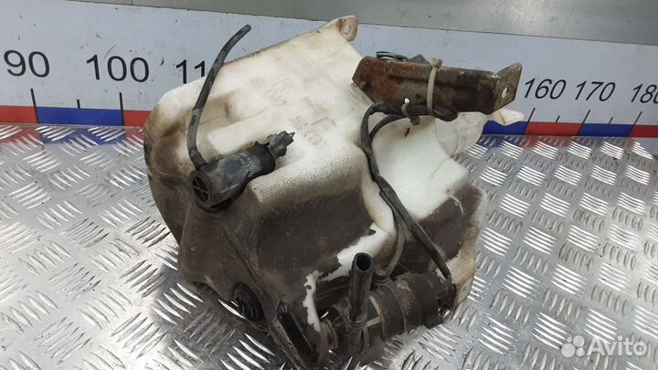 Бачок омывателя на Митсубиси Галант 8