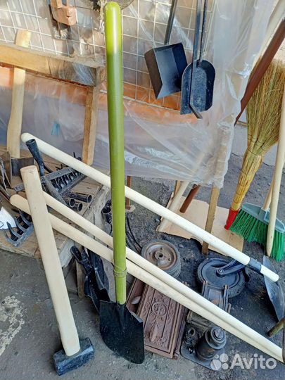 Тяпки топоры вилы лопаты старинные