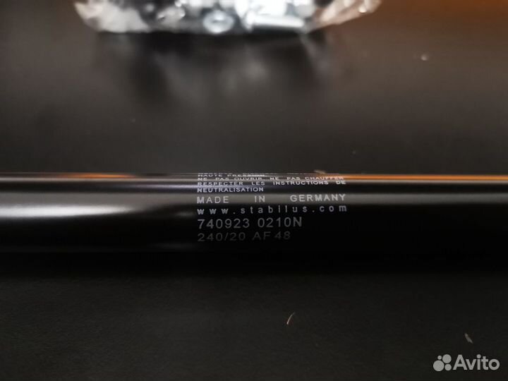 Оригинал. амортизаторы капота Granta 2018+