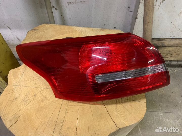 Задний левый фонарь Ford Focus 3