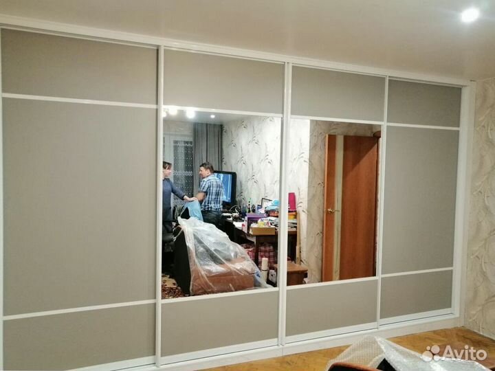 Шкаф с зеркалом