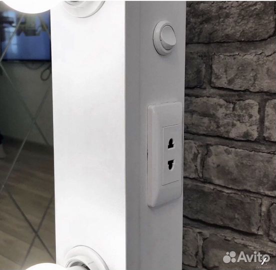 Гримерное зеркало с подсветкой