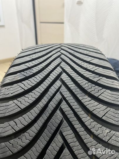 Michlen Pilot Sport All Season 4 215/55 R17 V