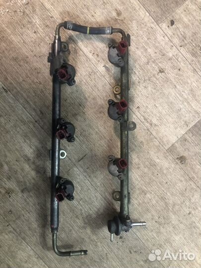 Топливная рампа VQ20DE Nissan