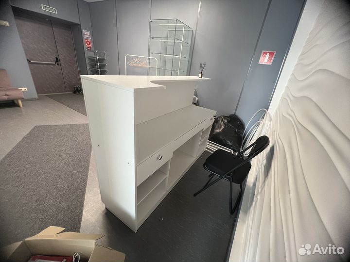 Стойка ресепшн