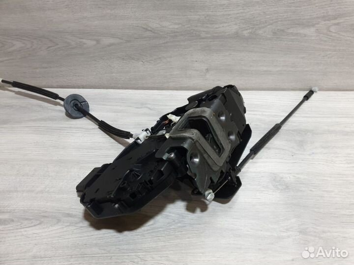 Замок двери передней правой Land Rover Range Rover