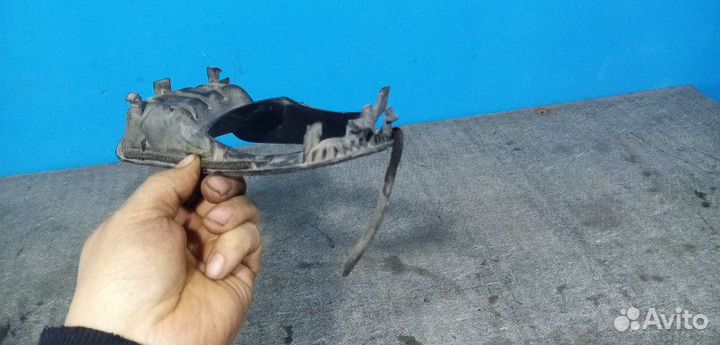 Рамка противотуманной фары правой Toyota Camry V40