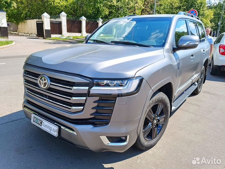 Рестайлинг обвес в Toyota Land Cruiser 300