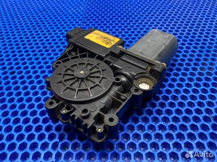 Мотор стеклоподъемника передний Opel Corsa B 1.2