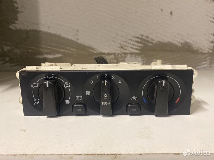 Блок управления отопителем Mitsubishi Carisma