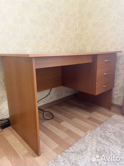 Письменный стол