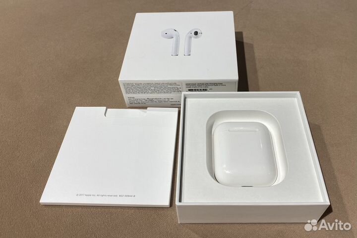 Беспроводные наушники apple airpods