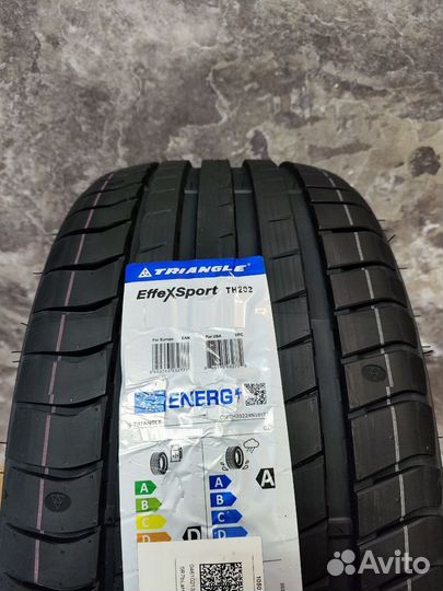 Triangle EffeXSport TH202 245/40 R18