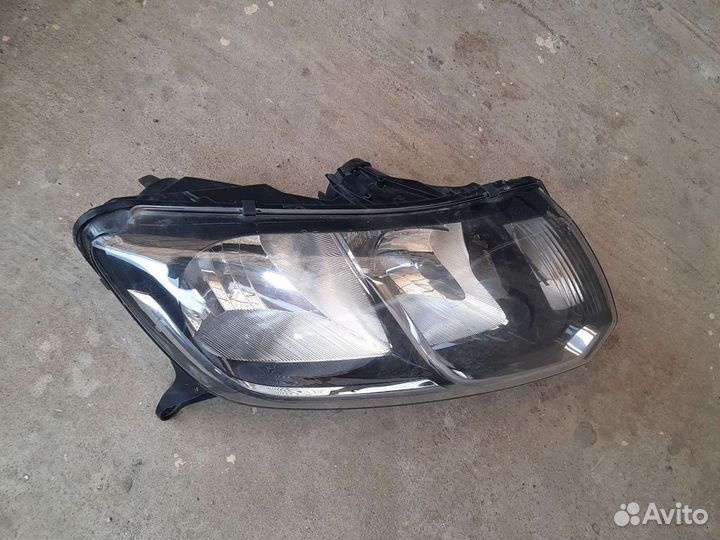 Фара передняя правая Renault Logan 2 Sandero 2