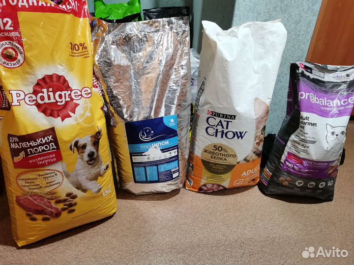 Сухой корм для кошек и собак