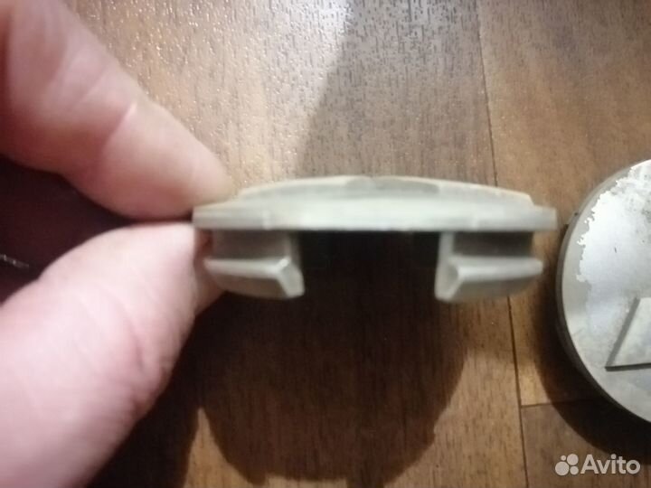 Антенна и колесные колпачки