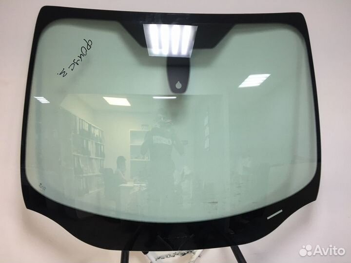 Лобовое стекло на Фокус 3 с подогревом 1736257