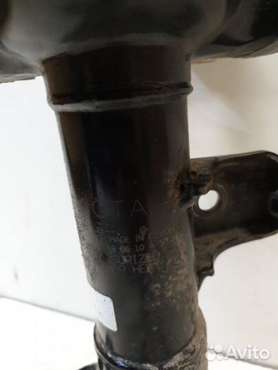 Амортизатор передний левый Toyota Camry V70 2018