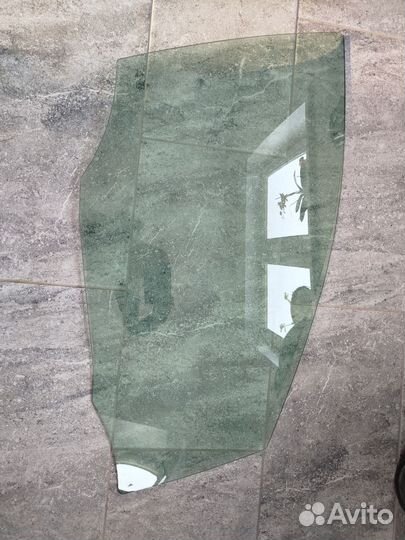 Правое переднее стекло Mercedes B classe