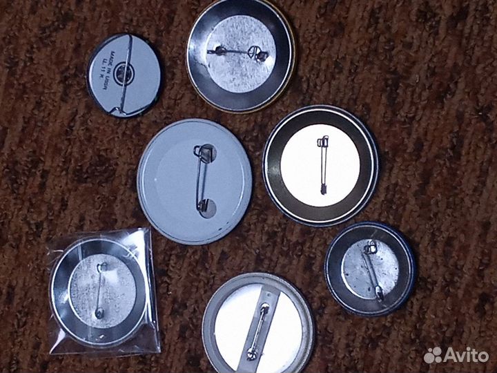 Металлические значки