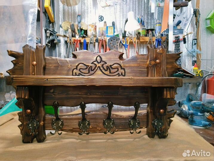 Вешалка настенная деревянная