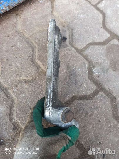 Ауди А6С5 2.5TDI Корпус термостата 059 121 121A