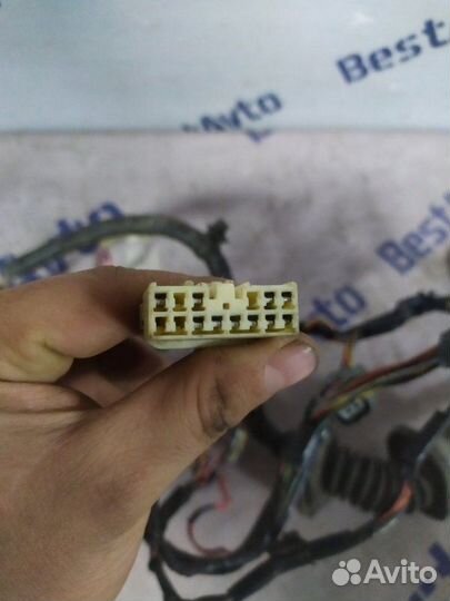 Электропроводка двери передняя левая Mitsubishi