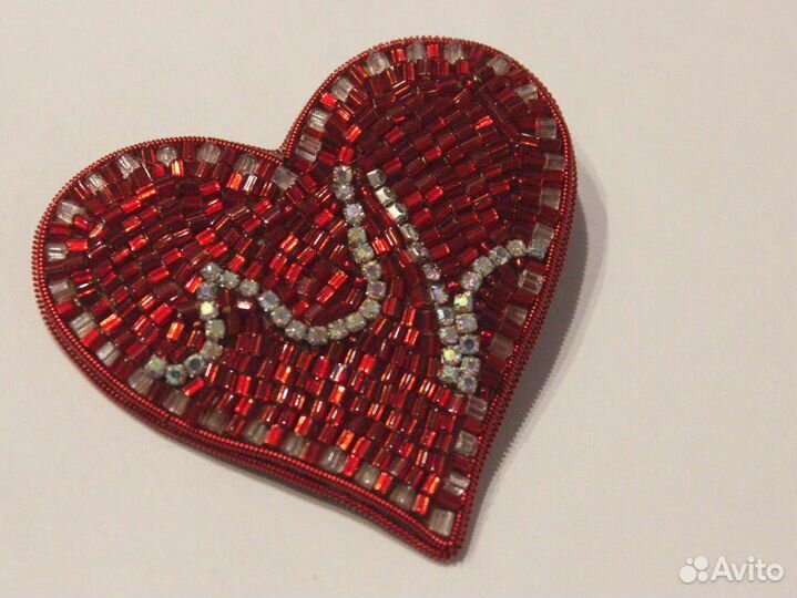 Брошь сердце из бисера