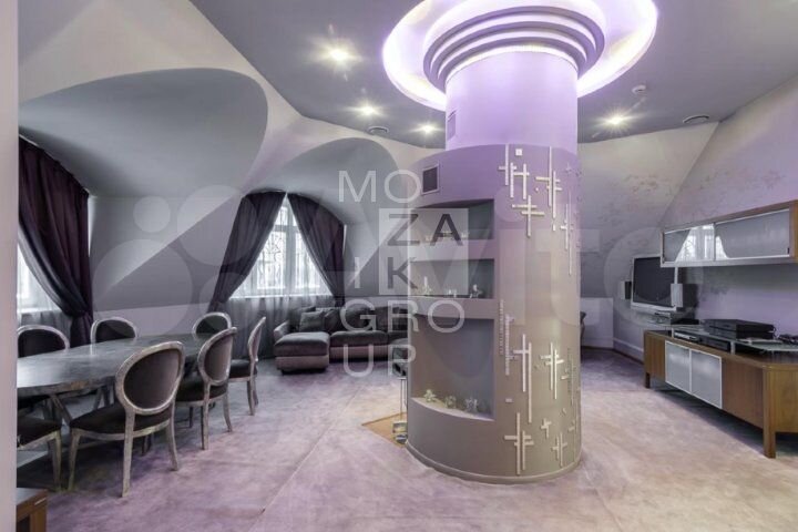 Дом 1100 м² на участке 15 сот.