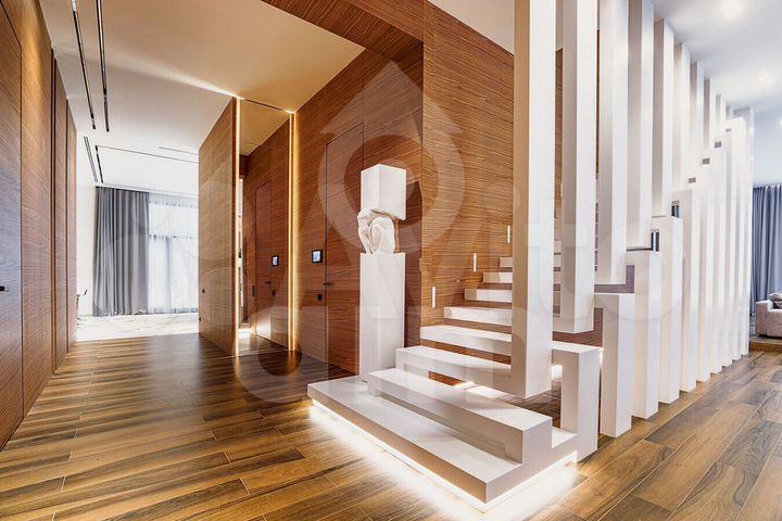 Дом 920 м² на участке 30 сот.