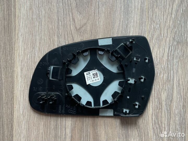 Правое зеркало Audi A4 B8