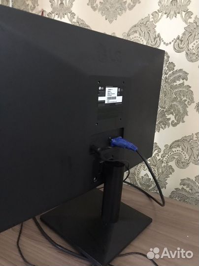 Монитор LG 22MK400A