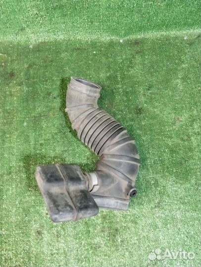 Патрубок воздушного фильтра Mitsubishi Carisma