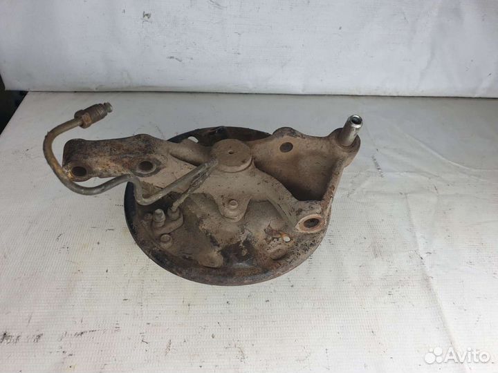 Кулак задний левый Спектра