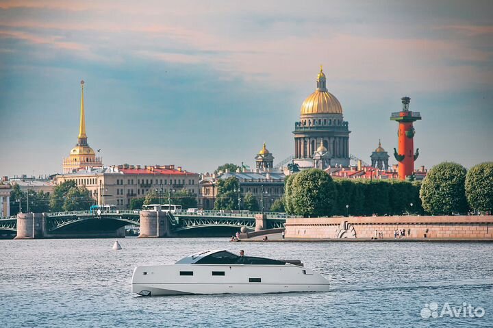 Прогулка на яхте катере