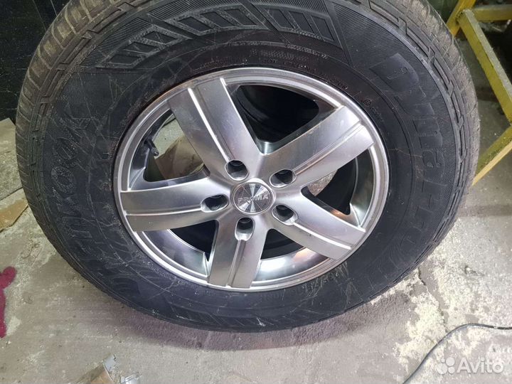 Диск r15 новый с резиной