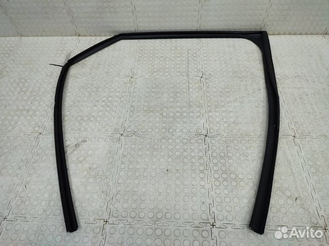 Уплотнитель стекла двери задний правый Lexus Rx 4