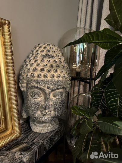 Статуя Голова Будды