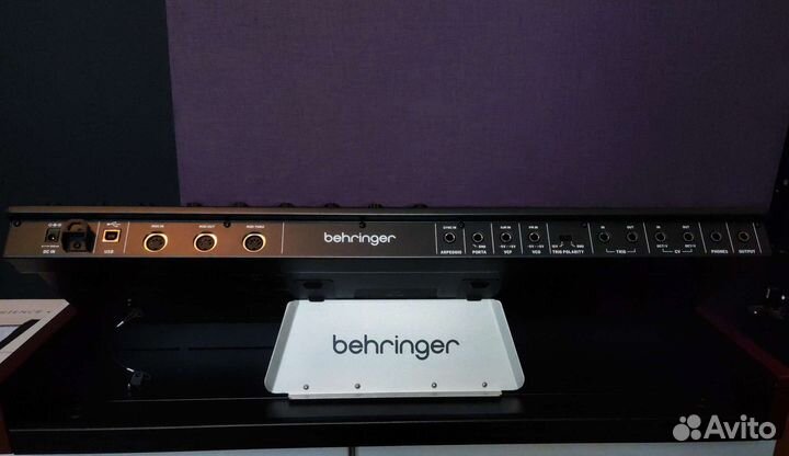 Аналоговый синтезатор Behringer MonoPoly