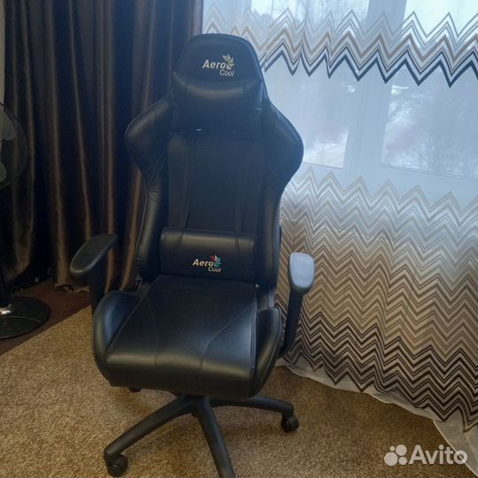 Игровое компьютерное кресло AeroCool
