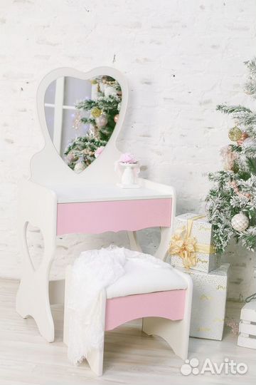 Туалетный столик Сердце/Овал с пуфом