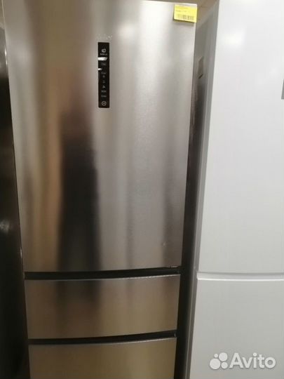 Холодильник с морозильной камерой