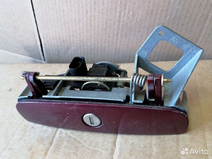 Ручка крышки багажника Volkswagen Polo - 4