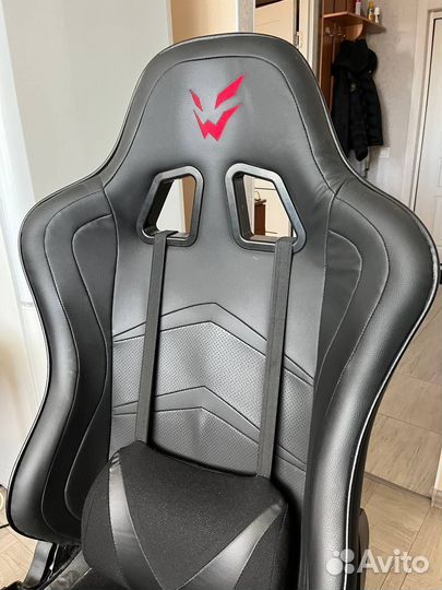 Игровой компьютер с монитором, креслом и тд