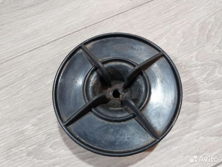 Болт запасного колеса Renault Fluence кронштейн