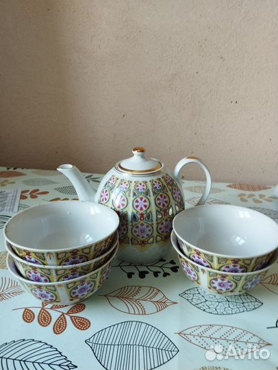 Заварочный чайник с пиалами