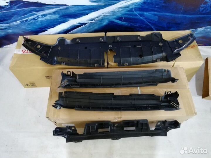 Накладка радиатора Toyota Land Cruiser Prado 150