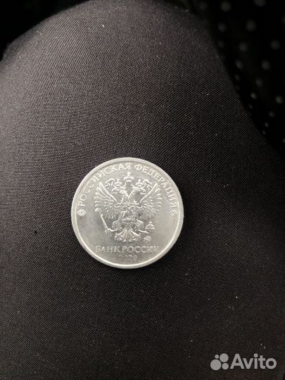 Монета 2 рубля с заводским браком